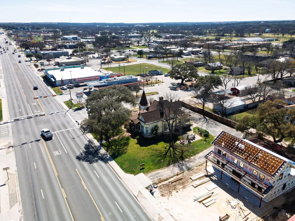 606 S Key Avenue Lampasas, TX 76550