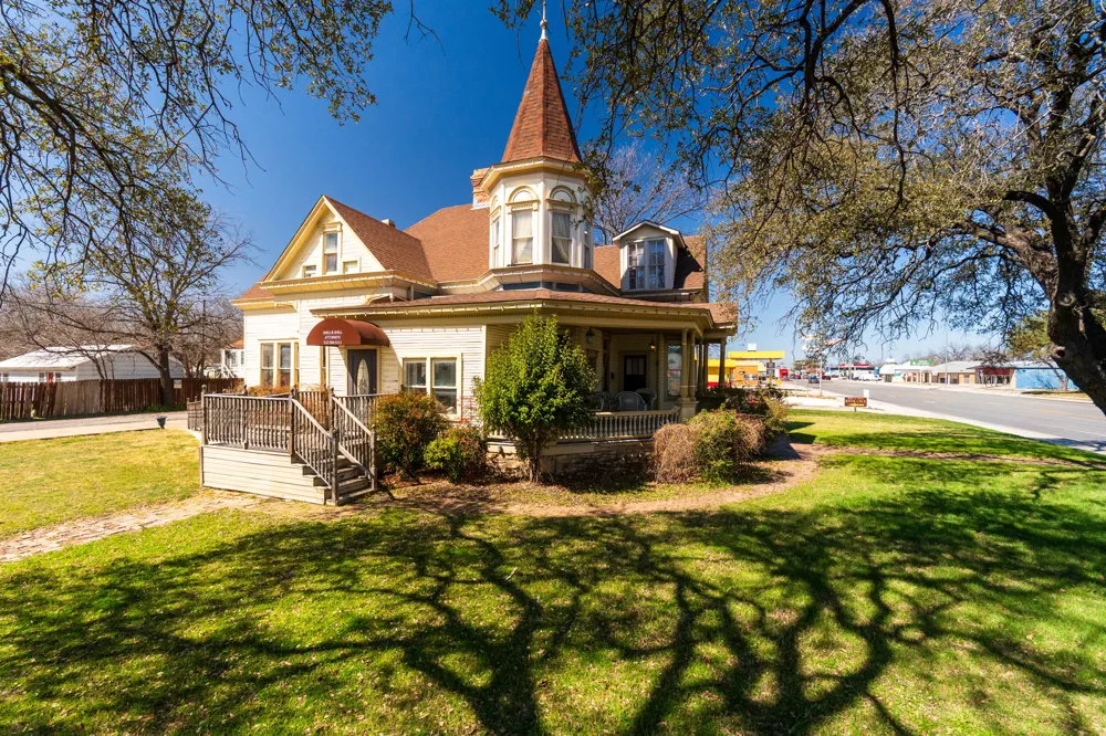 606 S Key Avenue Lampasas, TX 76550