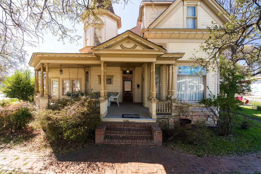 606 S Key Avenue Lampasas, TX 76550