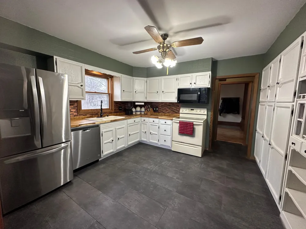 431 W Luverne Street Luverne, MN 56156