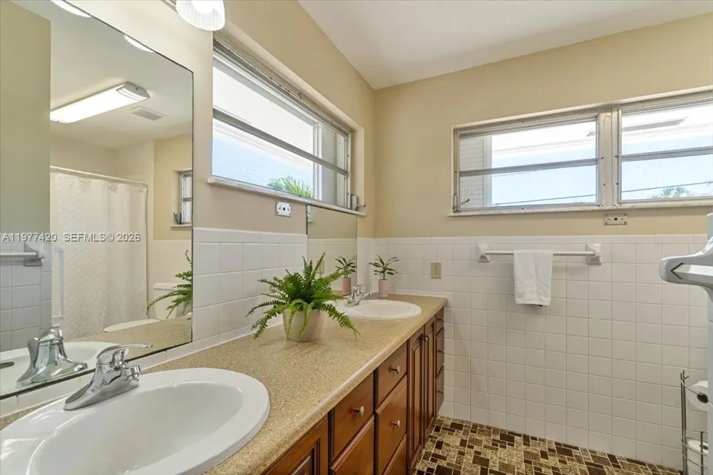 29051 Magnolia Ln Big Pine, FL 33043