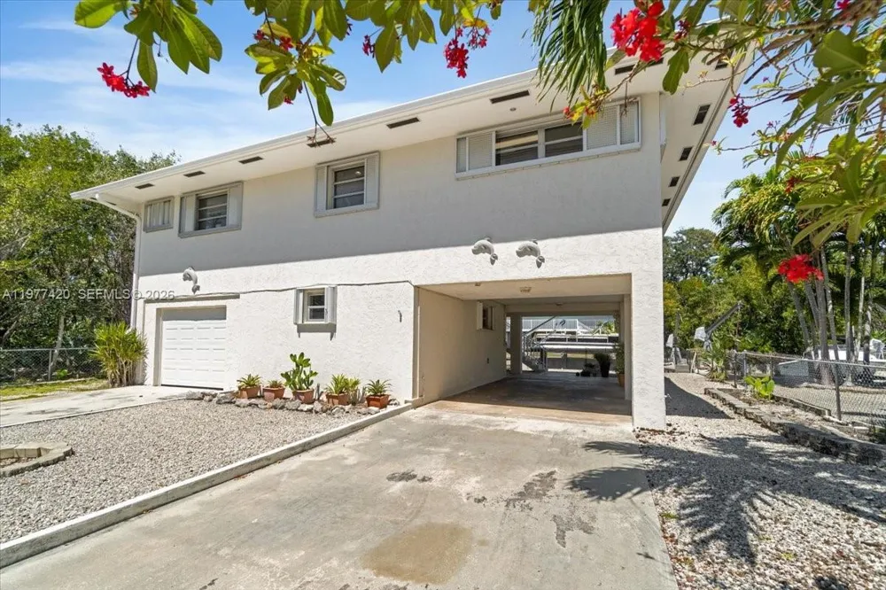 29051 Magnolia Ln Big Pine, FL 33043