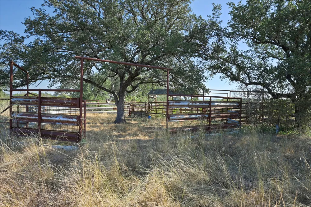 1033 Flying X Road Spicewood, TX 78669