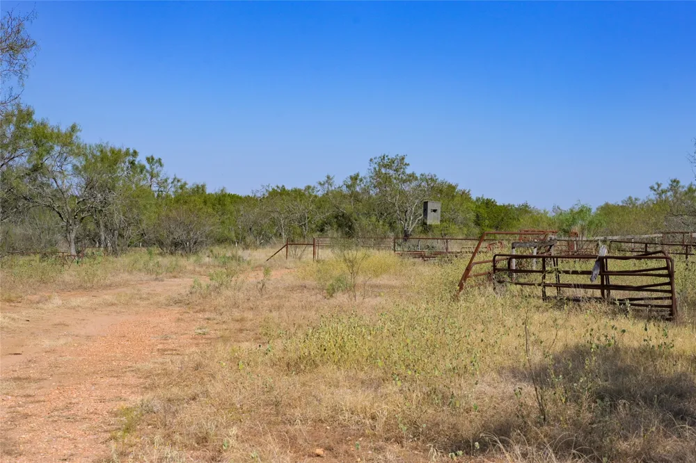 1033 Flying X Road Spicewood, TX 78669