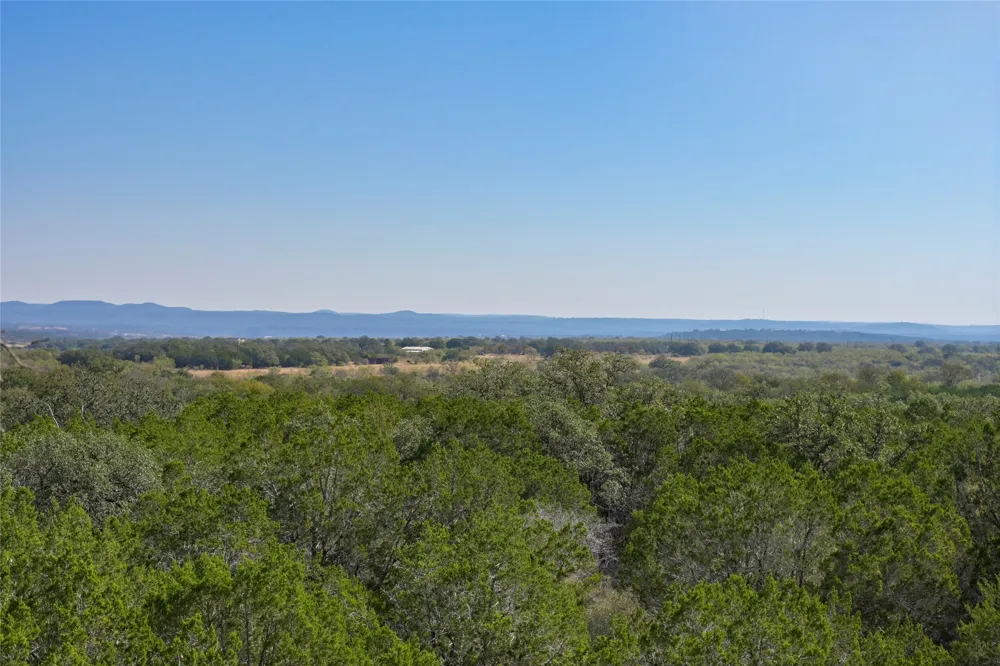 1033 Flying X Road Spicewood, TX 78669