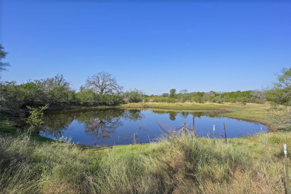 1033 Flying X Road Spicewood, TX 78669