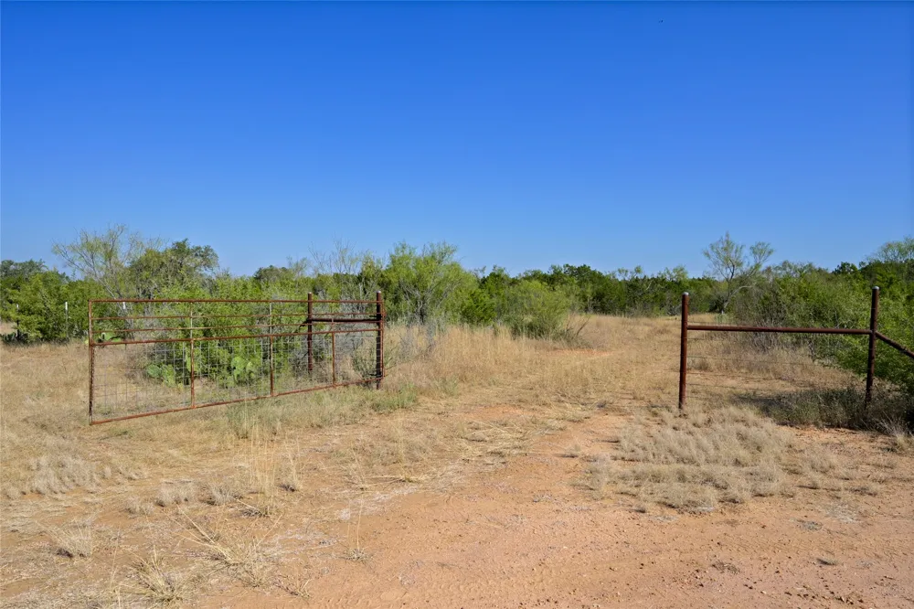 1033 Flying X Road Spicewood, TX 78669