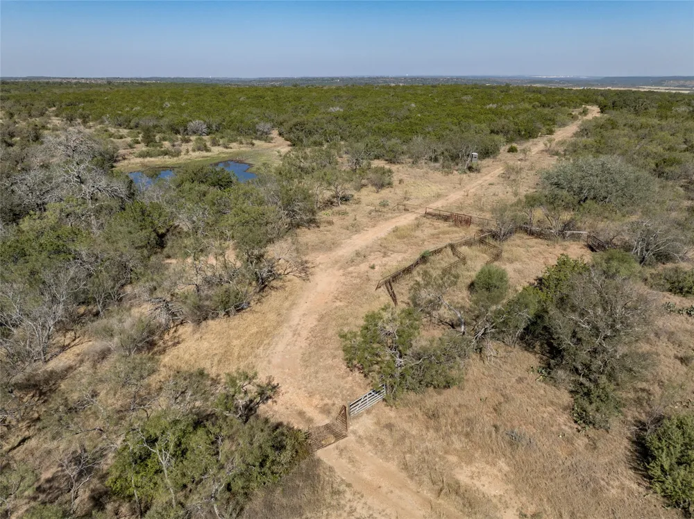 1033 Flying X Road Spicewood, TX 78669