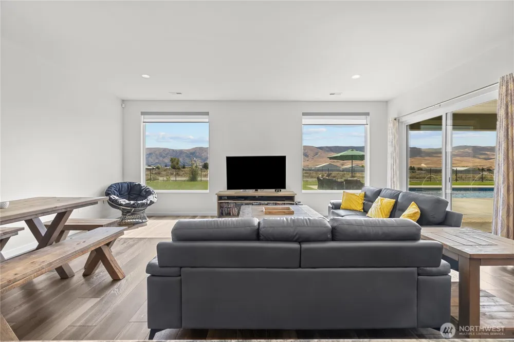 439 Airport Way SW Mattawa, WA 99349