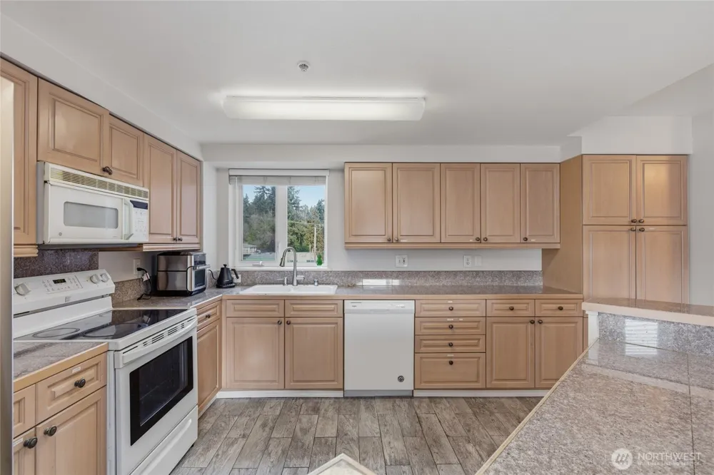 15020 Bothell Way NE #406 Lake Forest Park, WA 98155