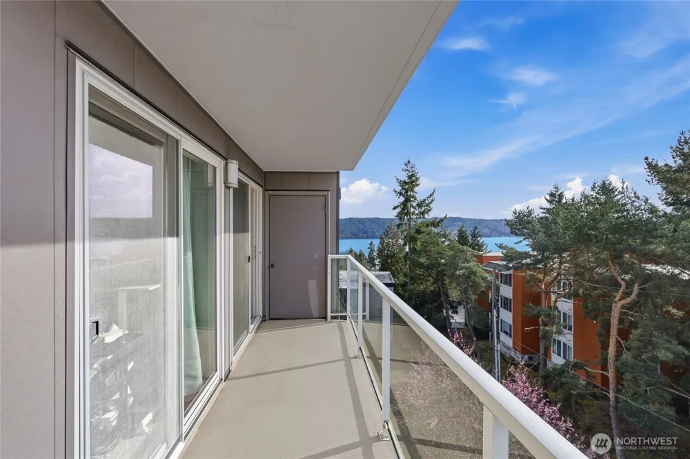 15020 Bothell Way NE #406 Lake Forest Park, WA 98155