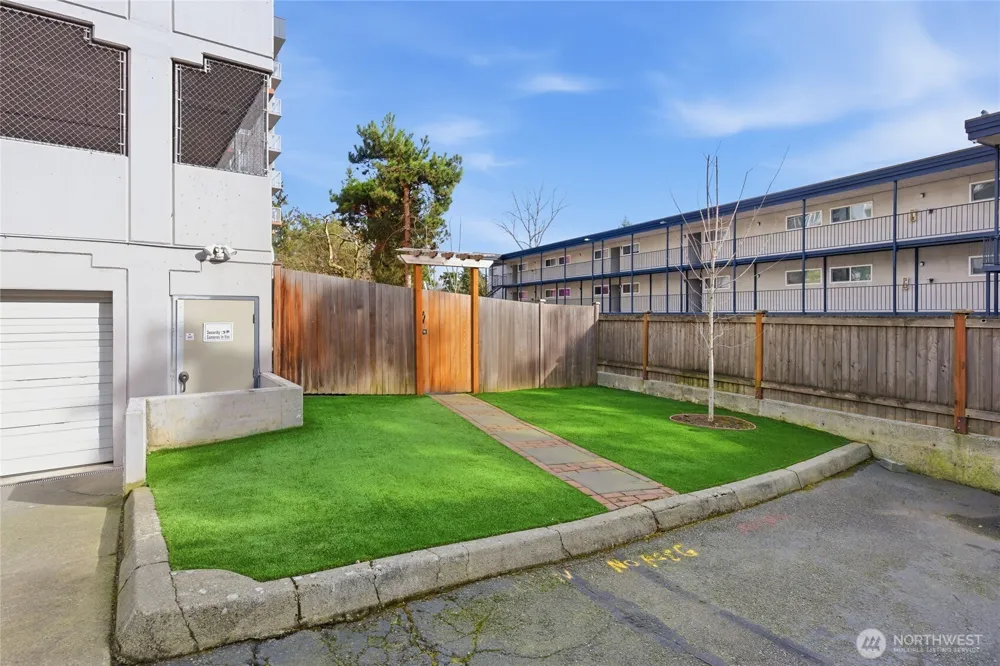 15020 Bothell Way NE #406 Lake Forest Park, WA 98155
