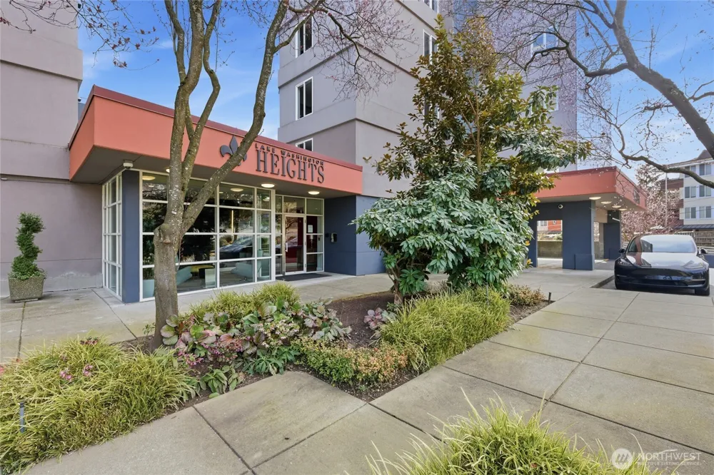 15020 Bothell Way NE #406 Lake Forest Park, WA 98155