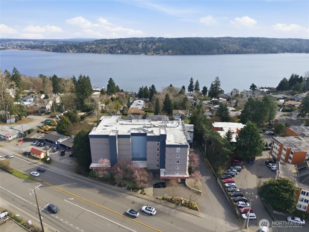 15020 Bothell Way NE #406 Lake Forest Park, WA 98155
