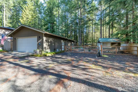 81 Duckabush Drive E