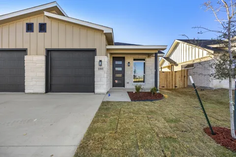 1315 Lone Pine Way