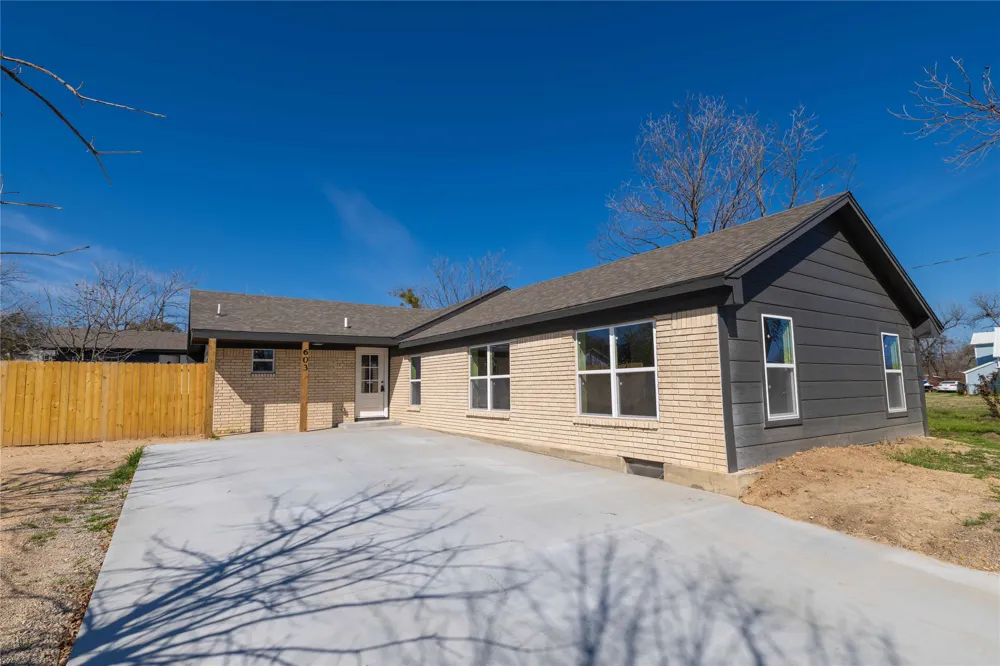 603 Pearl Street Comanche, TX 76442