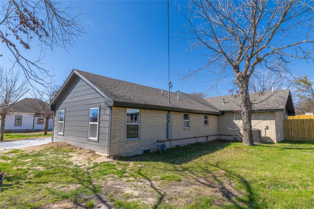 603 Pearl Street Comanche, TX 76442