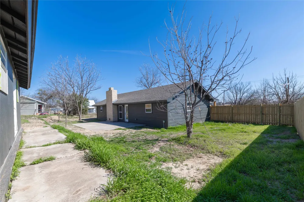 603 Pearl Street Comanche, TX 76442