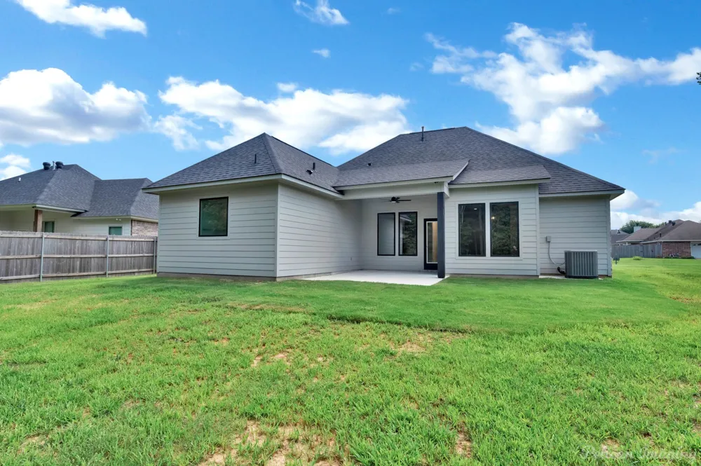 8142 Myrtlewood Drive Greenwood, LA 71033