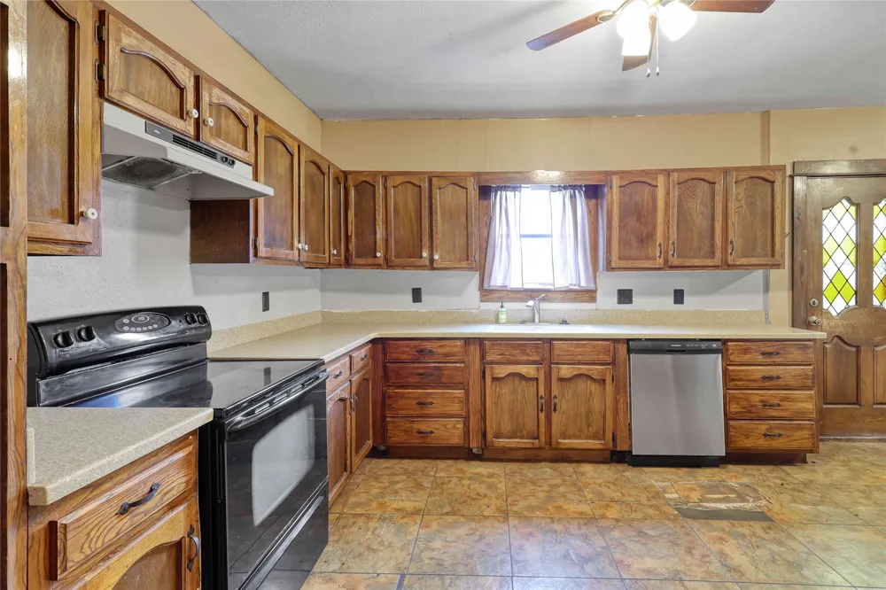 401 W Maple Street Whitewright, TX 75491