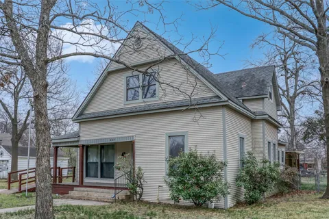 401 W Maple Street