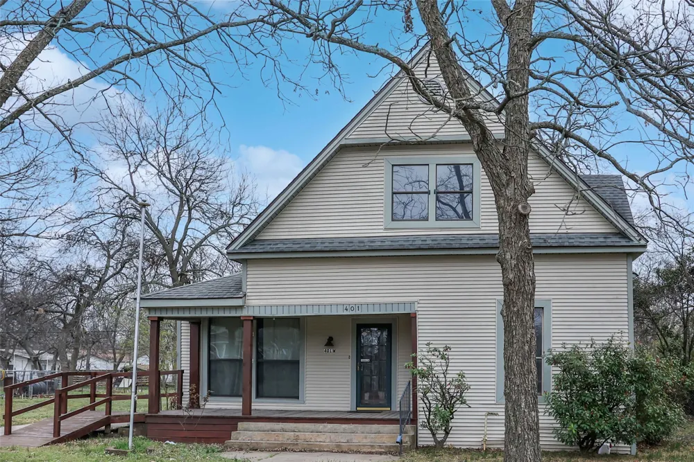 401 W Maple Street Whitewright, TX 75491