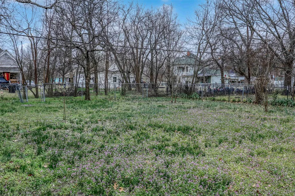 401 W Maple Street Whitewright, TX 75491