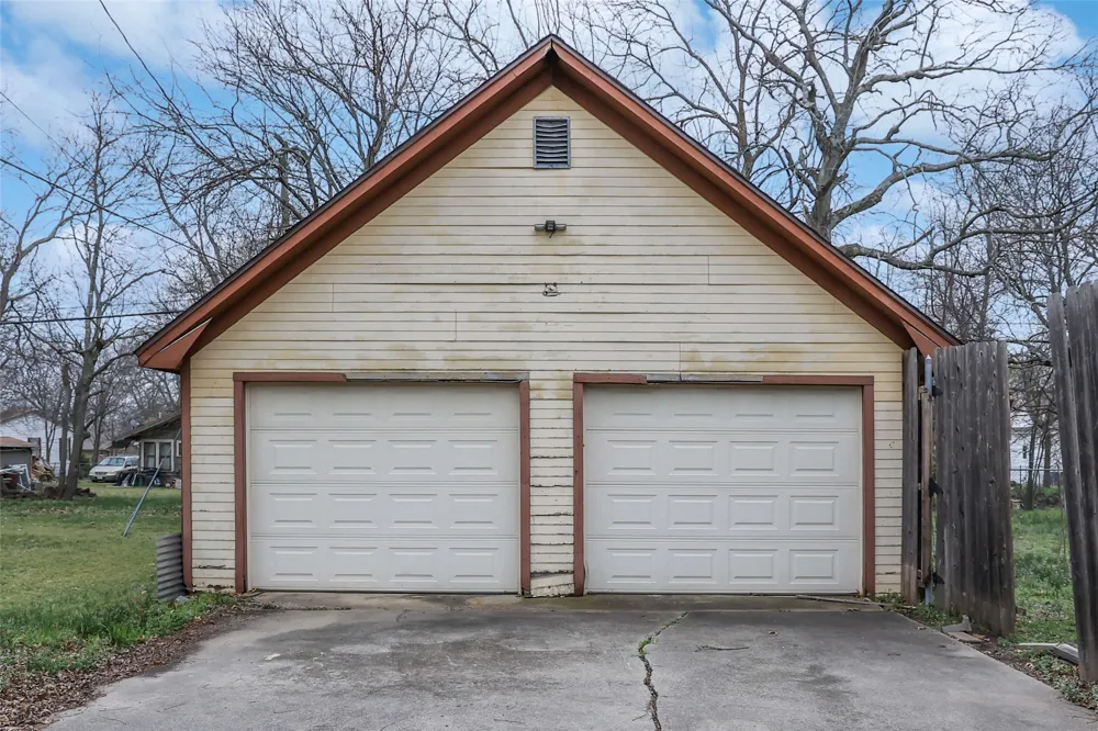401 W Maple Street Whitewright, TX 75491