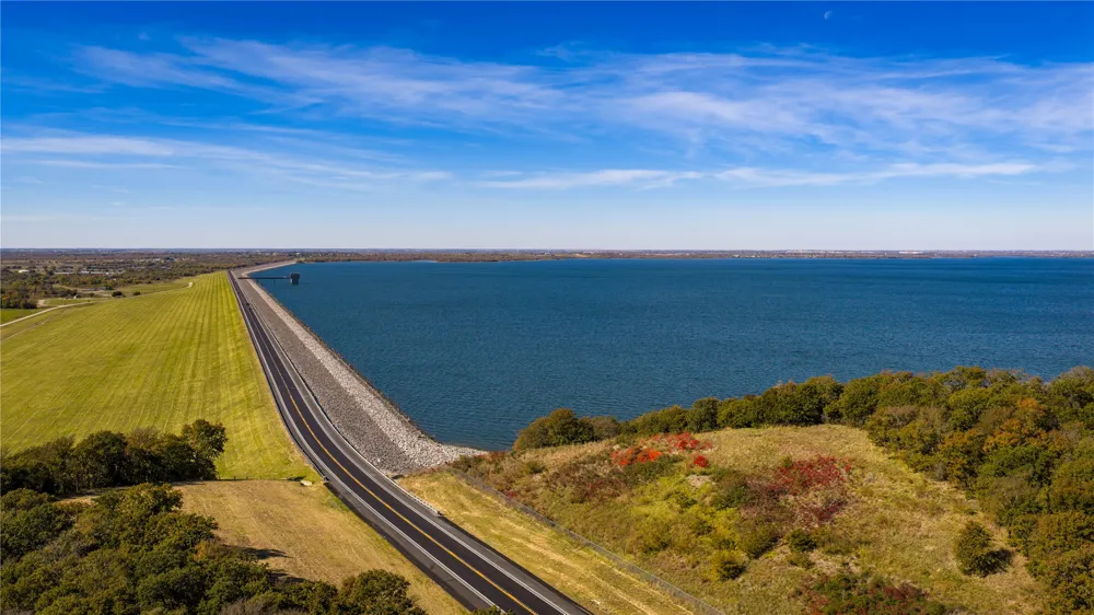 1210 County Road 232 Collinsville, TX 76233