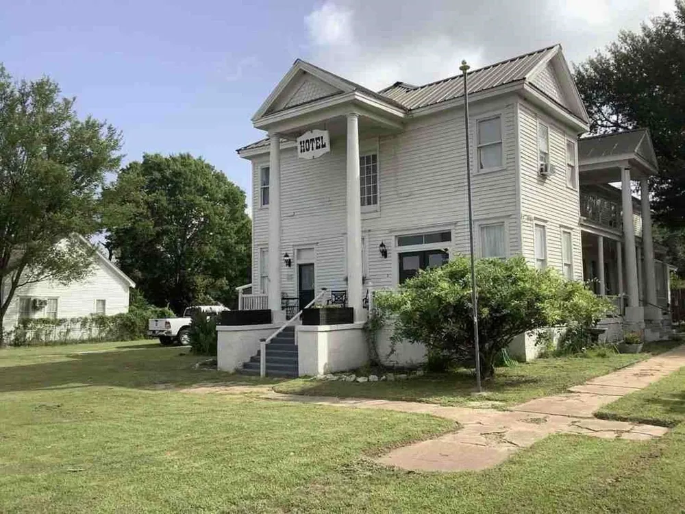 408 S Railroad Avenue Calvert, TX 77837