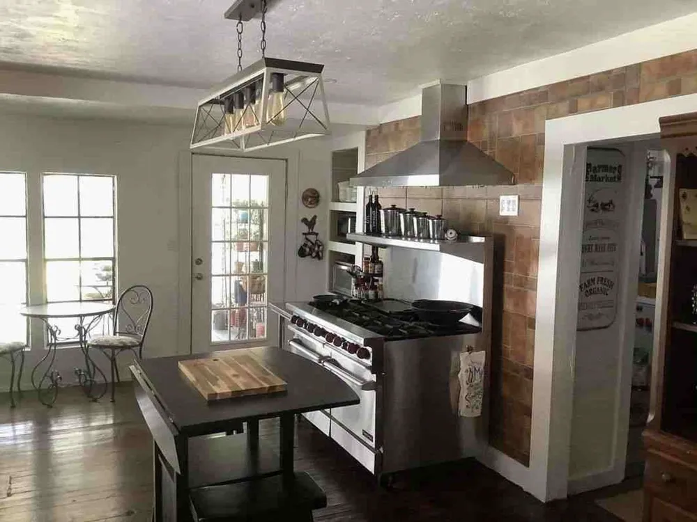408 S Railroad Avenue Calvert, TX 77837