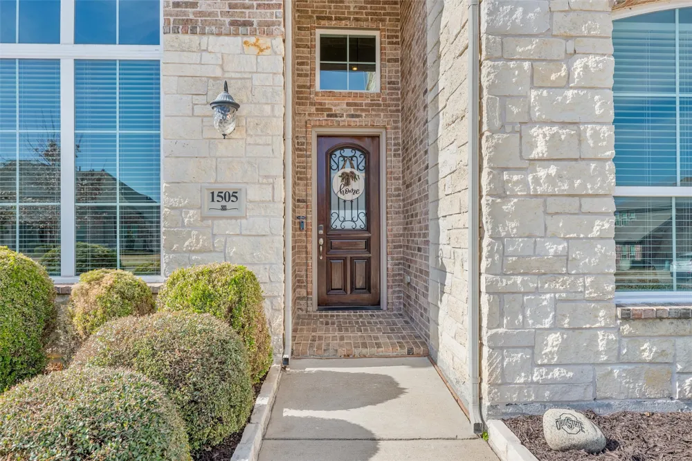 1505 Wolf Ridge Run Gunter, TX 75058