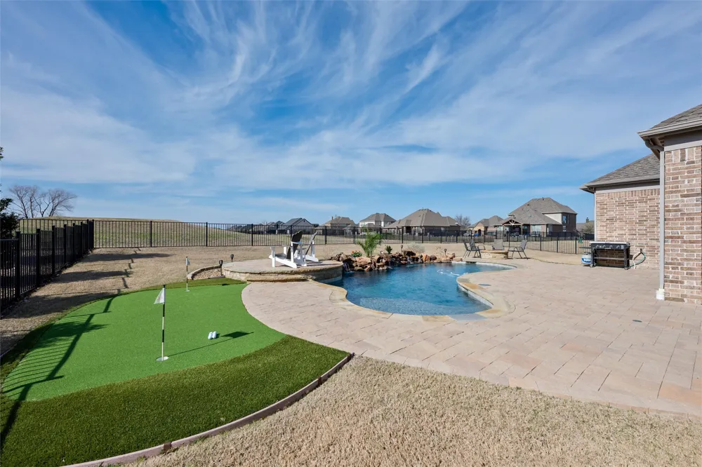 1505 Wolf Ridge Run Gunter, TX 75058