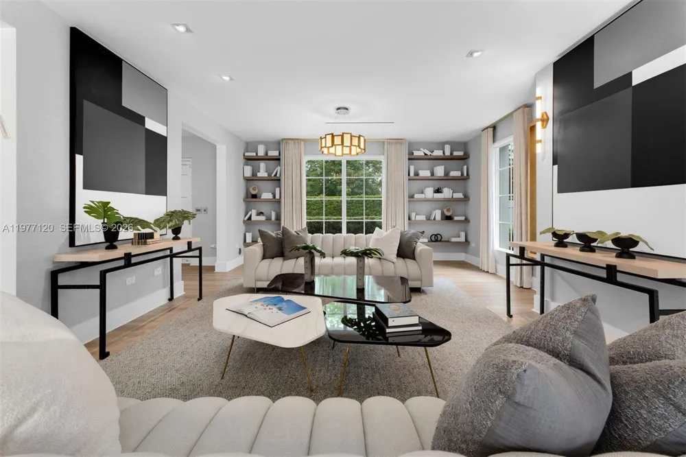 2887 Pine Tree Dr Miami Beach, FL 33140
