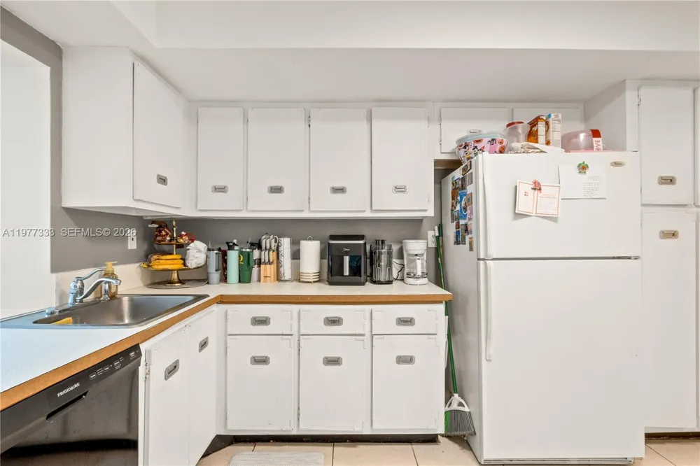 1000 Parkview Dr #222 Hallandale Beach, FL 33009
