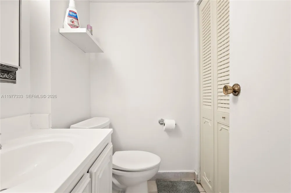 1000 Parkview Dr #222 Hallandale Beach, FL 33009