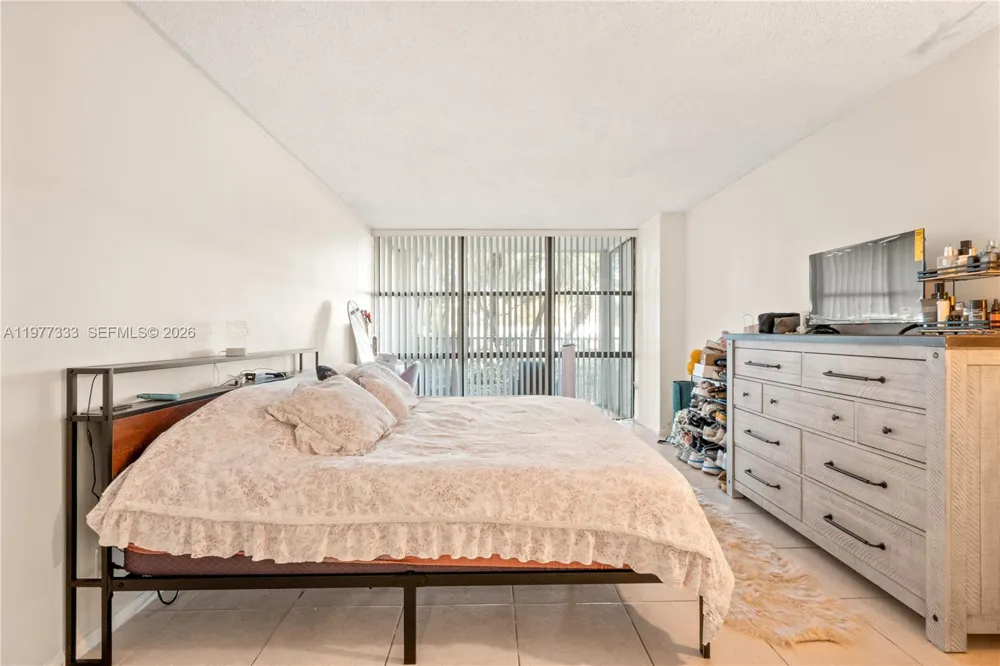 1000 Parkview Dr #222 Hallandale Beach, FL 33009