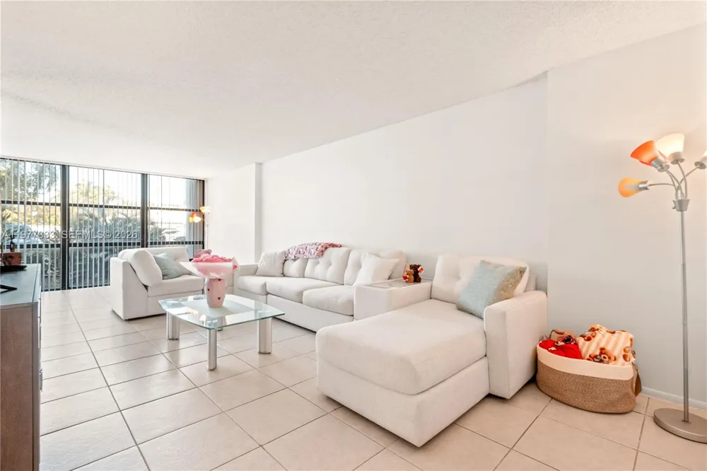 1000 Parkview Dr #222 Hallandale Beach, FL 33009