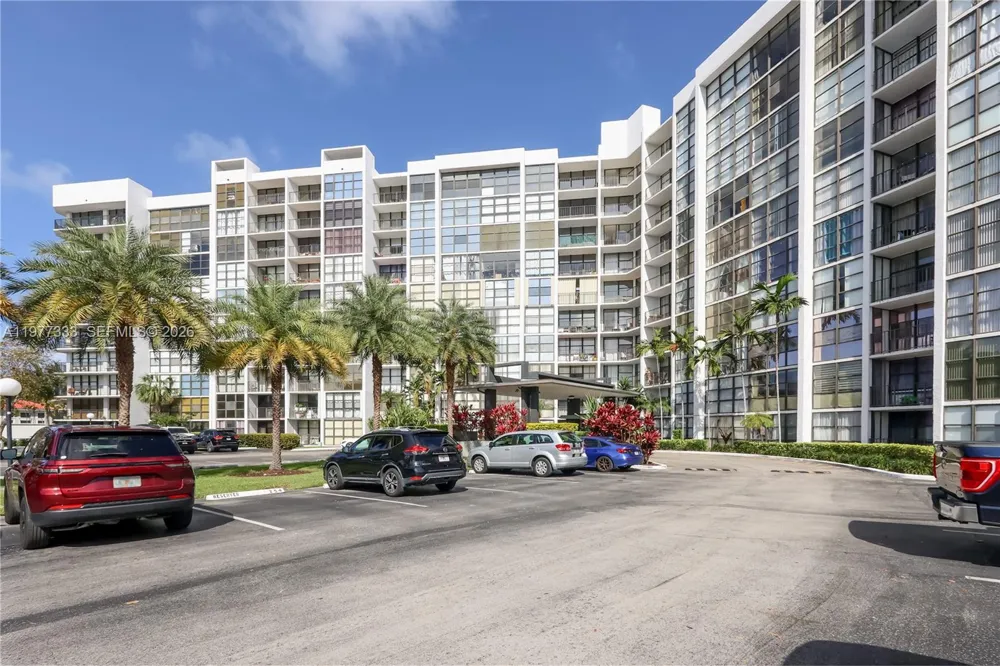 1000 Parkview Dr #222 Hallandale Beach, FL 33009