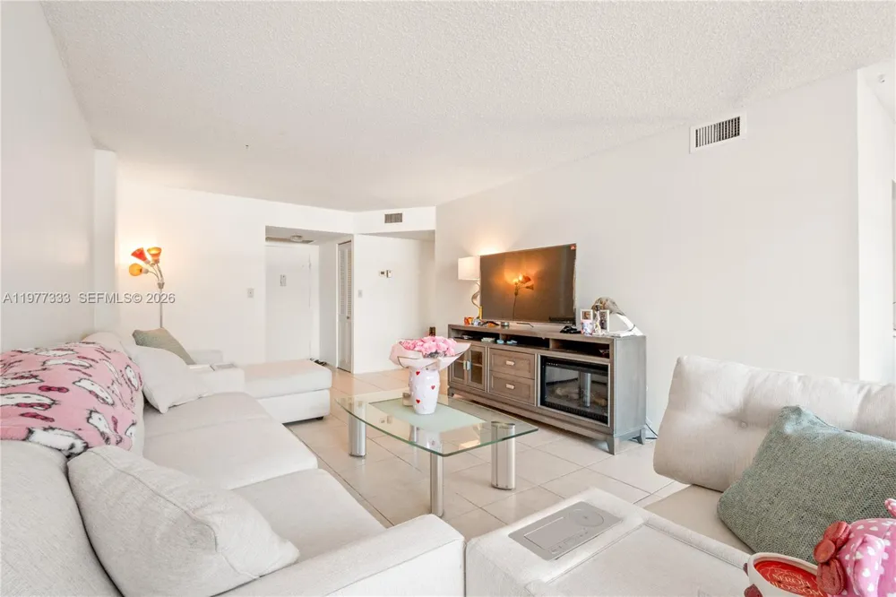 1000 Parkview Dr #222 Hallandale Beach, FL 33009