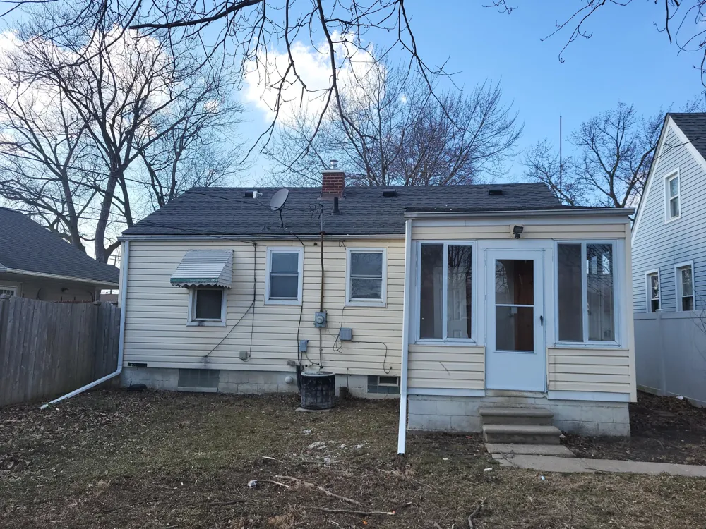1593 Lejeune Lincoln Park, MI 48146