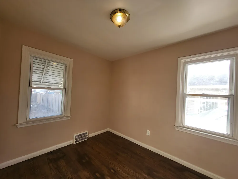 1593 Lejeune Lincoln Park, MI 48146