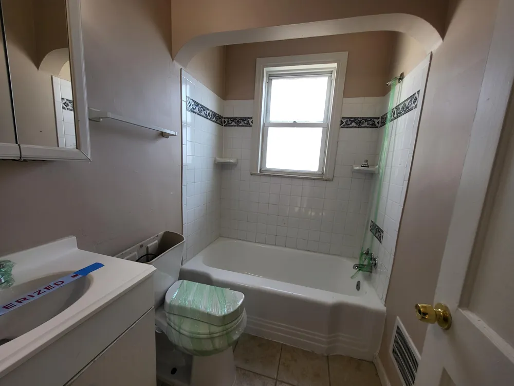 1593 Lejeune Lincoln Park, MI 48146