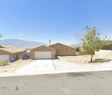 68093 Calle Las Tiendas