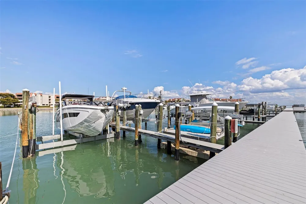 117 YACHT CLUB LANE Tierra Verde, FL 33715