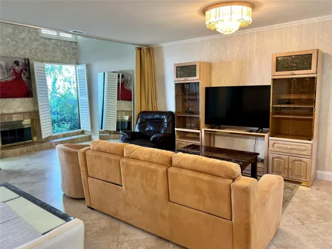 6075 GLENDALE DRIVE
