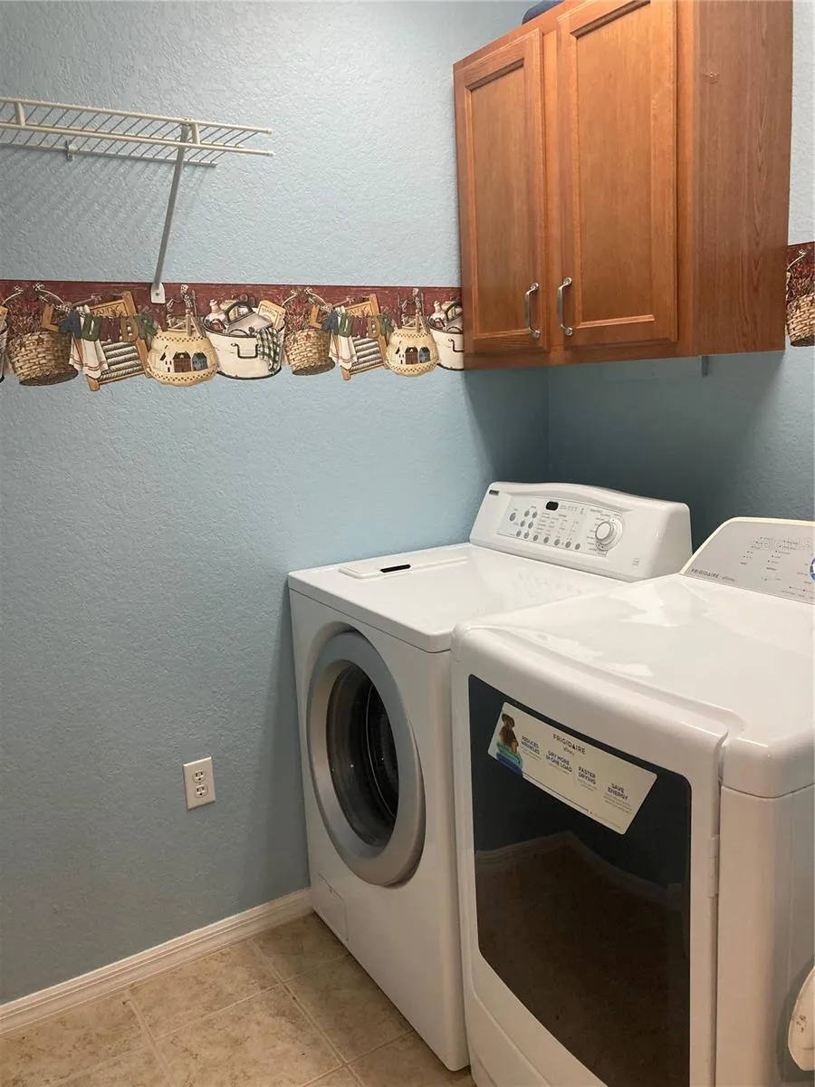 1819 HAMMOCKS AVENUE #1819 Lutz, FL 33549