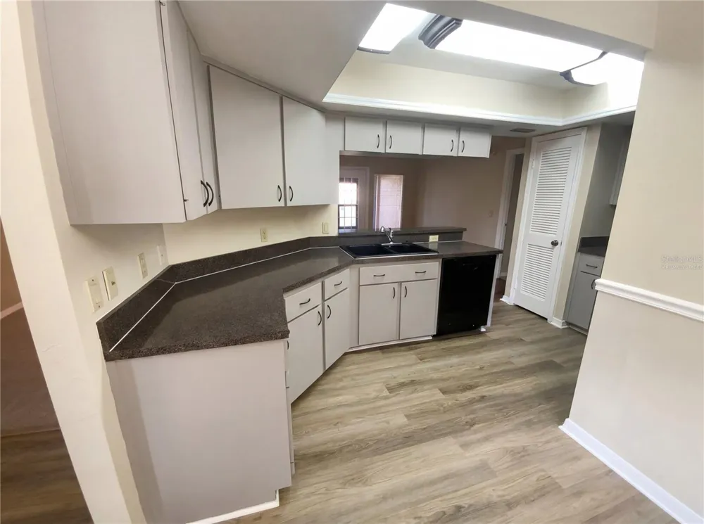 1610 DALARY POINT Crystal River, FL 34429
