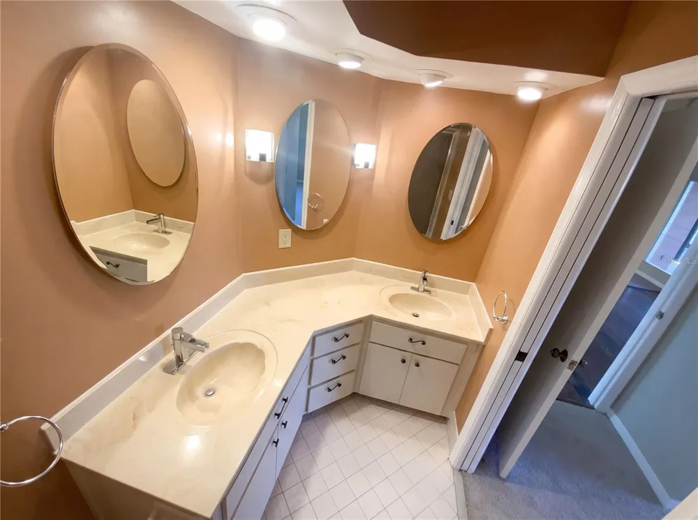 1610 DALARY POINT Crystal River, FL 34429